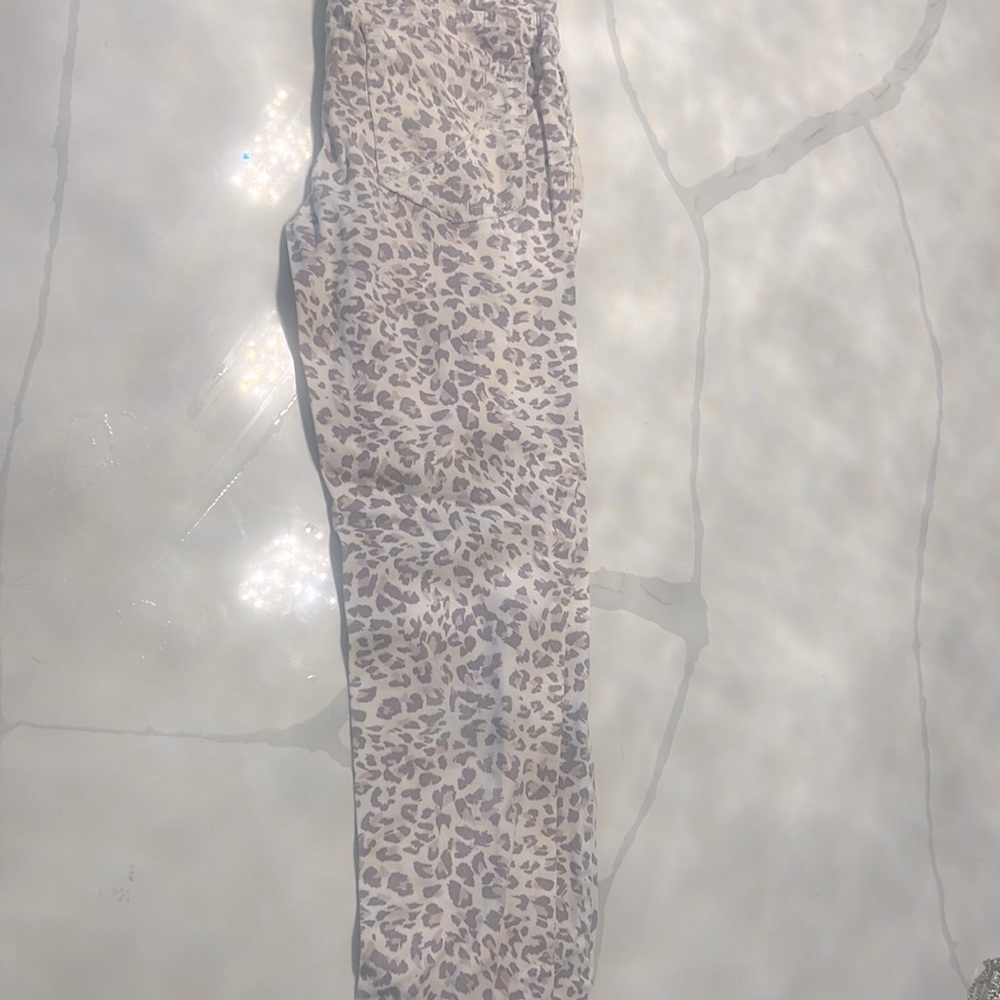 Cheetah print leggings